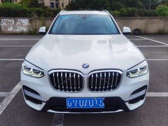 X3  xDrive28i Deluxe Set version