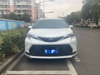 SIENNA 2.5L Hybrid Deluxe Edition