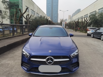 A 200 L sports sedan fashion version