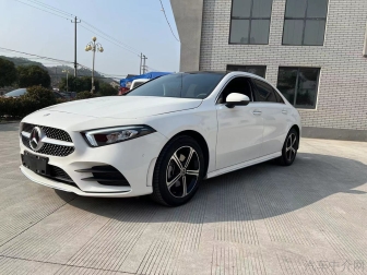A 200 L sports sedan fashion version
